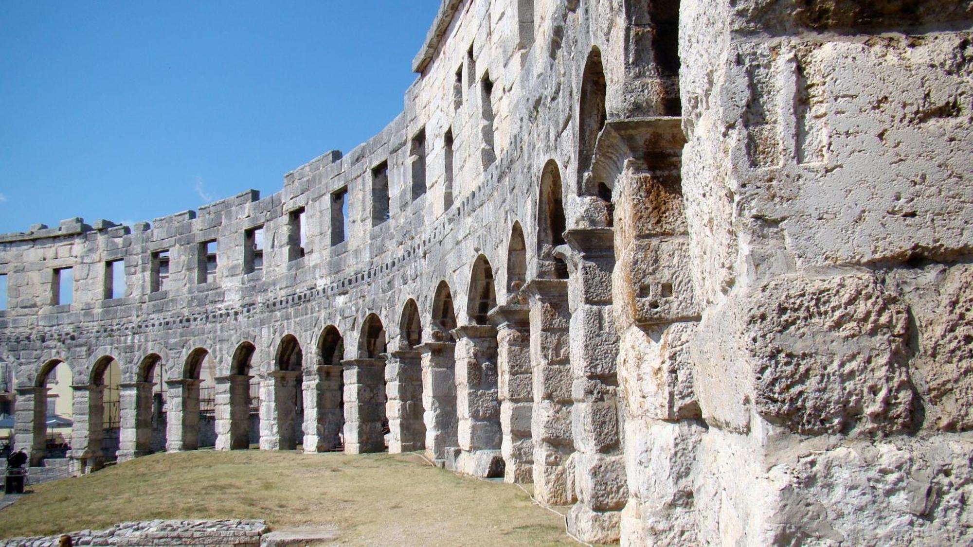 Solis Del Mar Colosseum *